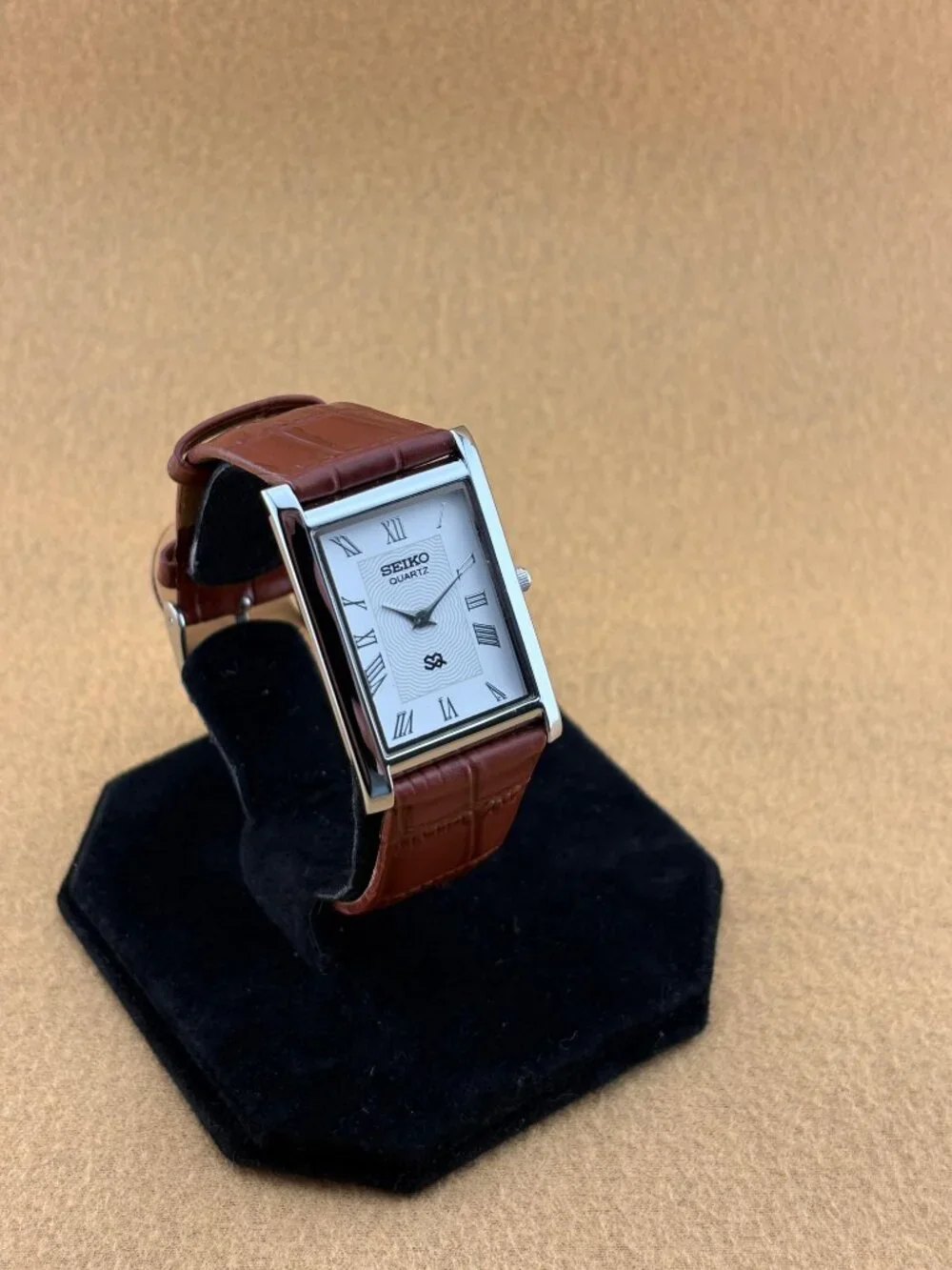 WHITE SILVER VINTAGE Seiko Vintage slim Quartz men's Wristwatch